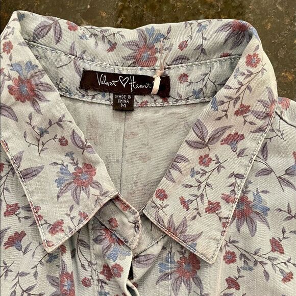 NWOT Velvet Heart Sz M Tencel Floral Button Up - Picture 5 of 10